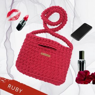 Kabelka Chloe v barvě Ruby, co na ní říkáte? ❤️ #crochet #hackovani #ručnípráce #rucniprace #sunstability #handmade...